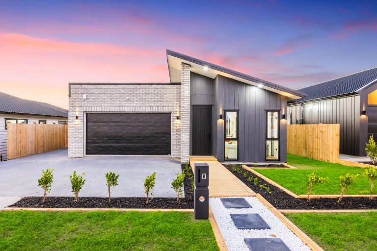 Clarks Beach, 8 Gertrude Cole Road
